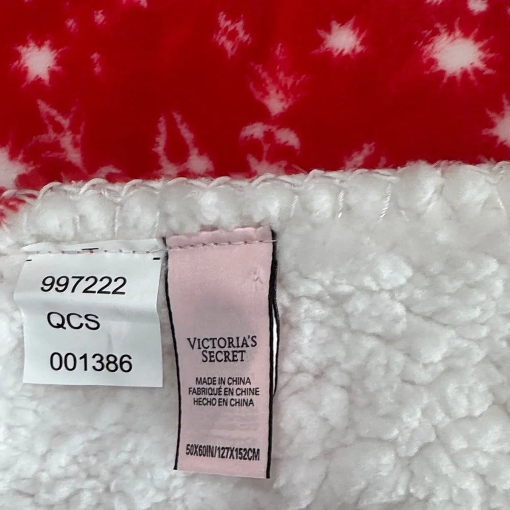 New Victoria's Secret Red Snowflake Holiday Cozy Soft Throw 50”x60”